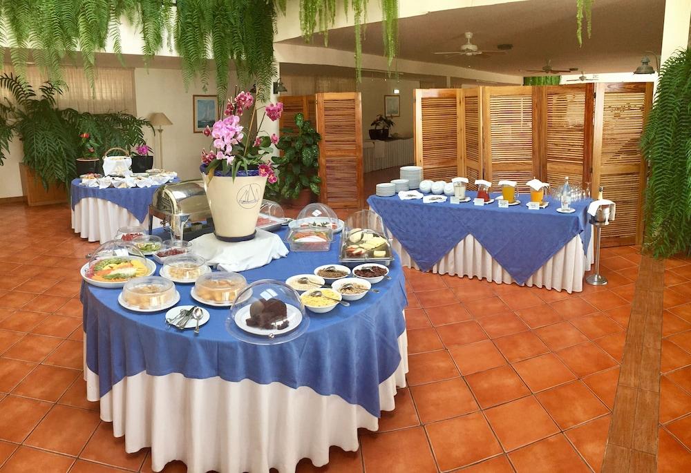 อัลบาตรอซ บีช แอนด์ ยอชท์ คลับ Hotel ซานตาครูซ ภายนอก รูปภาพ